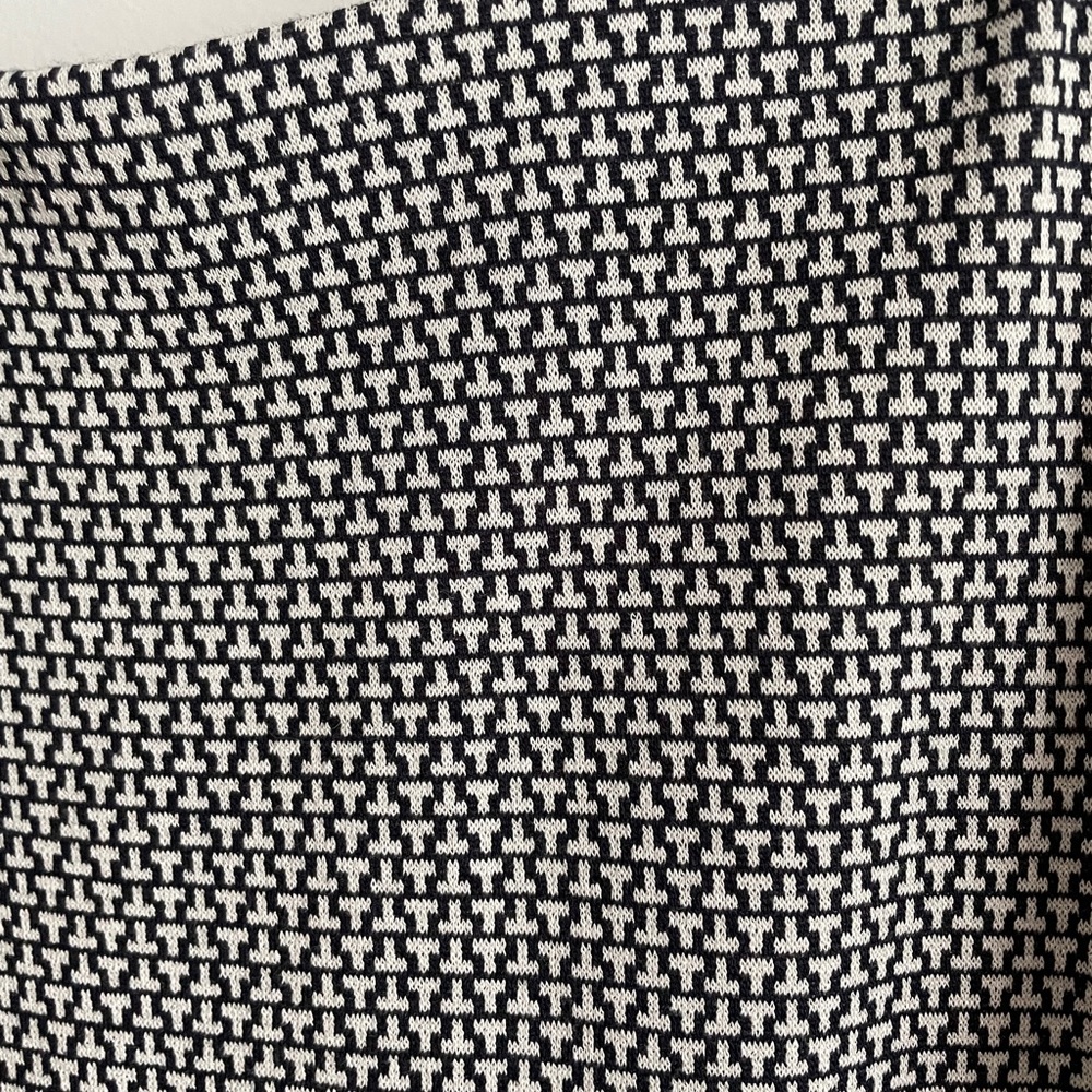 Black and white knit skirt